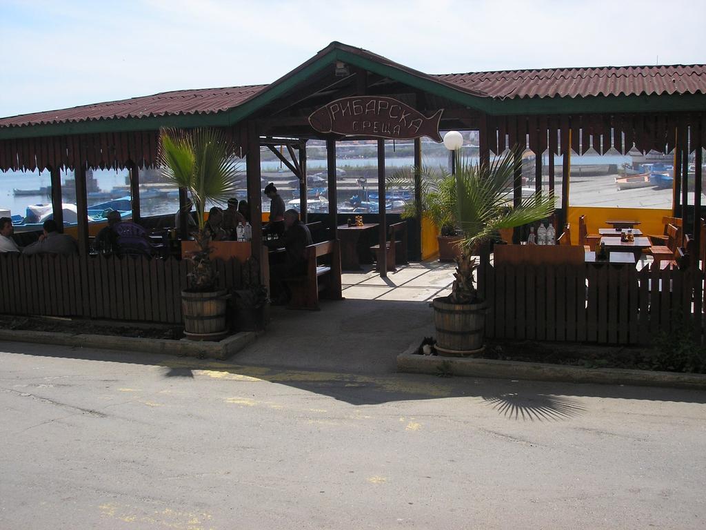 Ribarska Sreshta Family Hotel Царёво Экстерьер фото